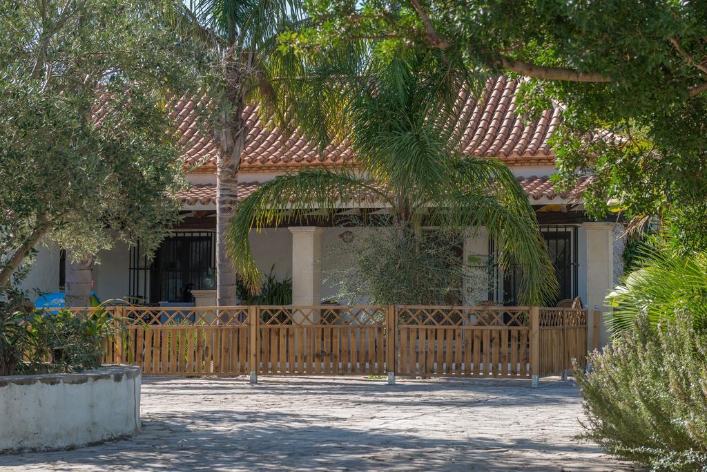 Cortijo Los Monteros Hotel Benalup-Casas Viejas Exterior photo